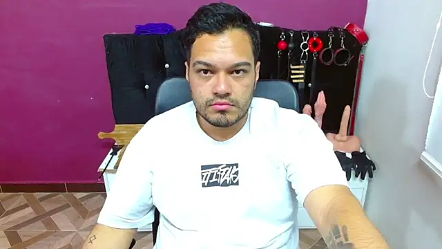 -AlejandroT- online show from May 2026 04:43:01 AM