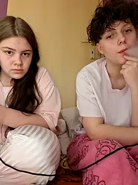 BellaHoneyy online show from May 2026 09:42:01 PM