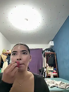julia nascimento online show from May 2026 12:49:01 AM