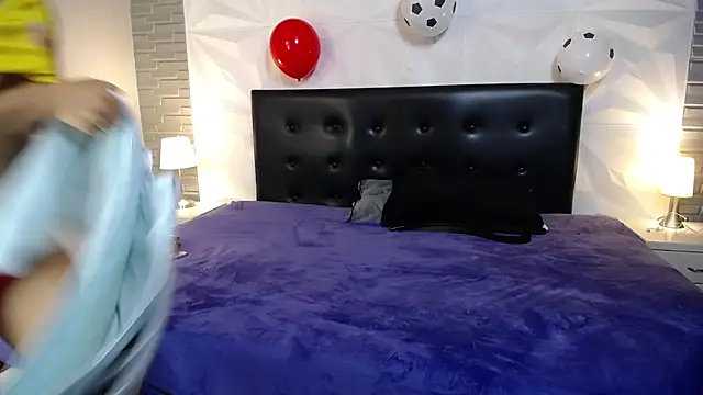 Isaak Salomee online show from June 2026 12:04:01 PM
