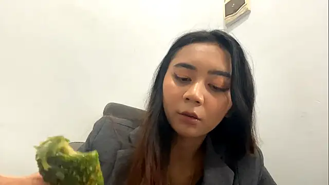 Snapshot of KristieOrtmann chatting on May 2026 08:40:02 AM KristieOrtmann online show from May 2026 08:40:02 AM