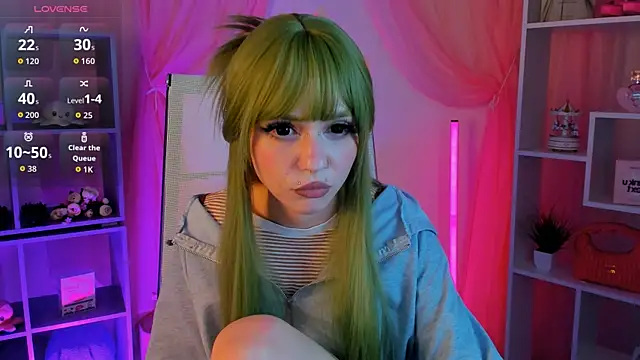 YunaLeaf online show from May 2026 04:00:01 PM