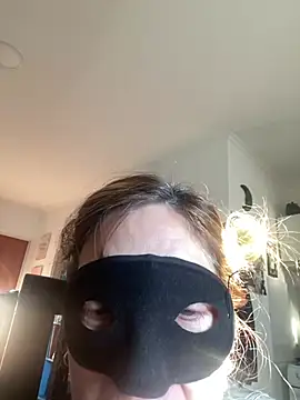 lulupiecitosamor online show from June 2026 11:59:01 AM