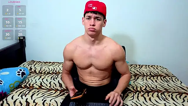 Luke Muscle online show from June 2026 01:14:01 AM