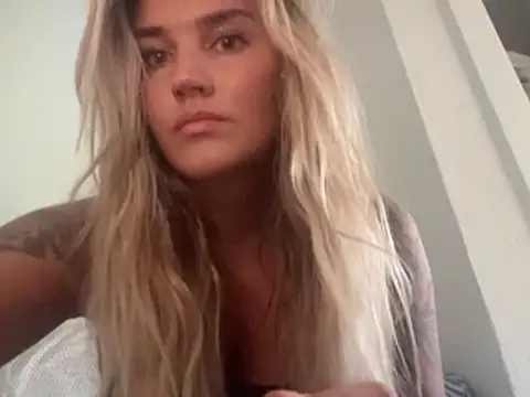Snapshot of thebeachyblonde chatting on July 2026 10:58:02 PM thebeachyblonde online show from July 2026 10:58:02 PM