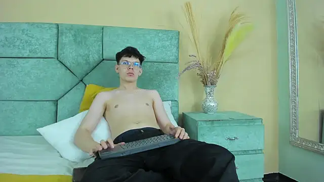 AngeloBocellii online show from June 2026 01:32:02 AM