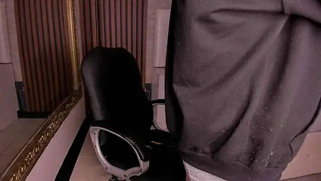 AngeloBocellii online show from July 2026 01:39:02 PM