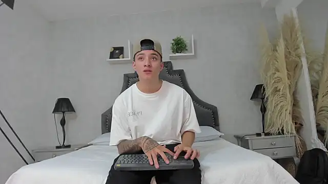 wesley boyy  online show from May 2026 08:13:02 PM