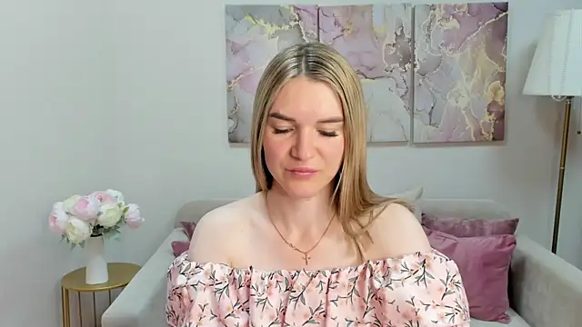 RoxyReignn online show from July 2026 10:03:01 PM