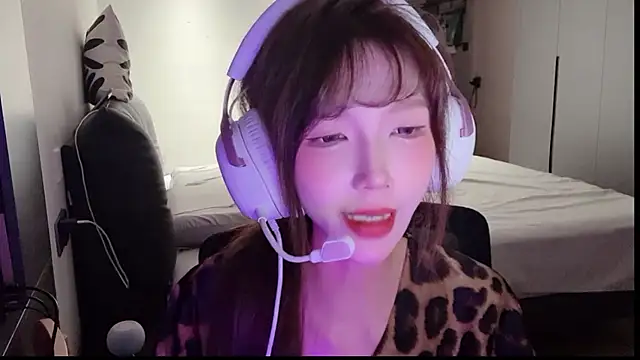 Nicole-TAT online show from May 2026 02:12:01 PM