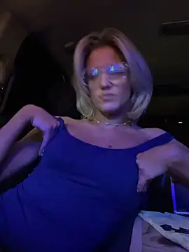 ReverseCowgirl713 online show from May 2026 06:43:01 AM