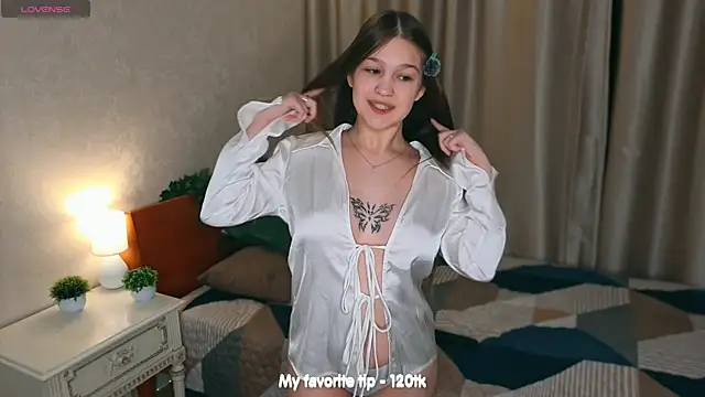 PlayfulMelly online show from June 2026 07:23:01 PM