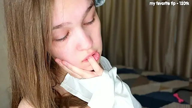PlayfulMelly online show from June 2026 05:12:01 AM
