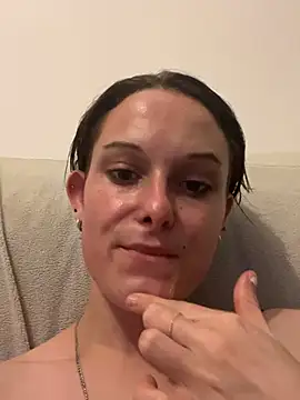 Snapshot of Quenn667 chatting on June 2026 09:13:02 PM Quenn667 online show from June 2026 09:13:02 PM