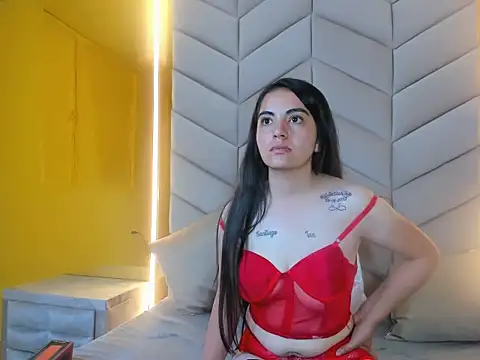 lauraura online show from May 2026 08:21:01 AM