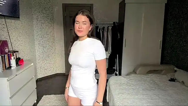 cuteshowy online show from June 2026 11:30:02 AM