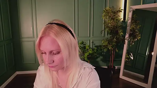 haleybooo online show from June 2026 12:26:01 PM
