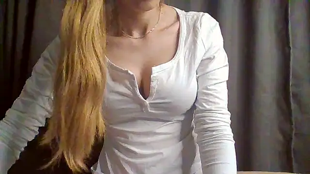 ArtisticMia online show from May 2026 04:15:01 PM