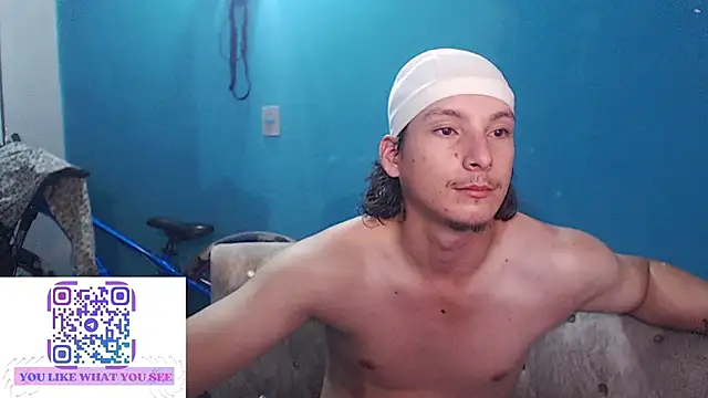 Snapshot of MrKingsaintx chatting on June 2026 01:33:01 AM MrKingsaintx online show from June 2026 01:33:01 AM