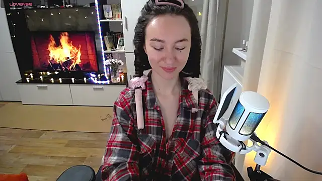 Maryana Ro online show from May 2026 09:00:01 PM