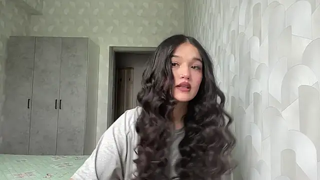 LisetteParajon online show from June 2026 05:05:02 AM