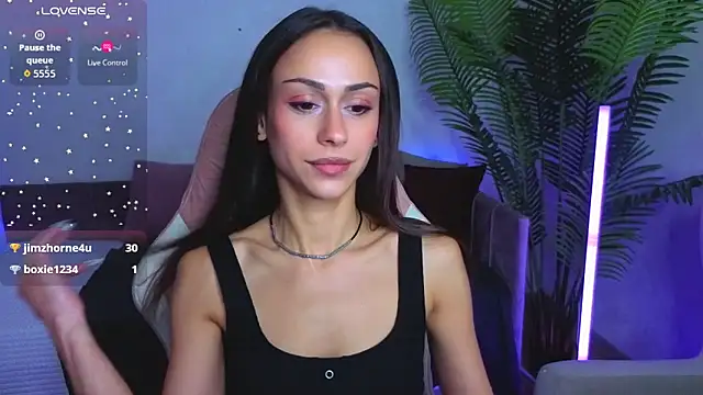 Petite Moly online show from June 2026 03:25:01 AM
