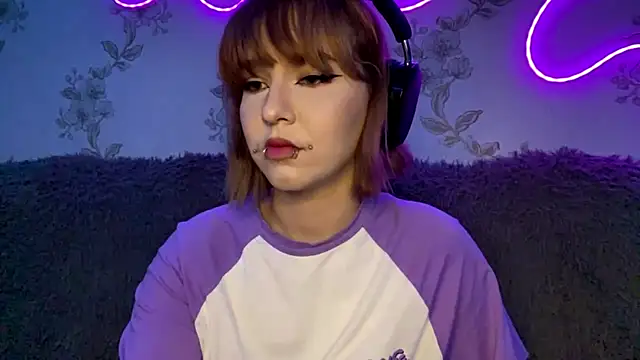 OIayOIayQueen online show from May 2026 04:15:01 PM
