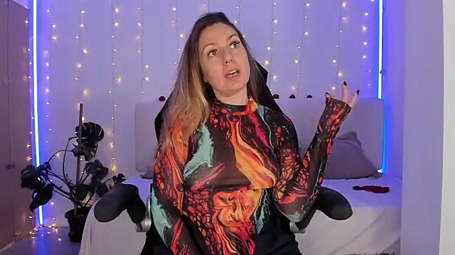 LindaWhite  online show from December 2025 04:57:02 PM