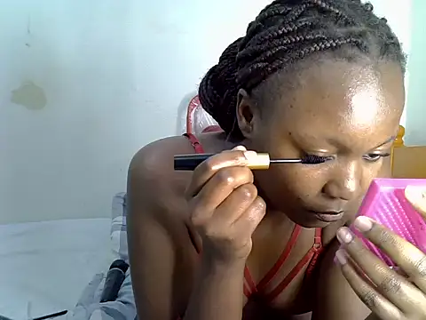 pretty lunaa online show from June 2026 08:18:01 PM