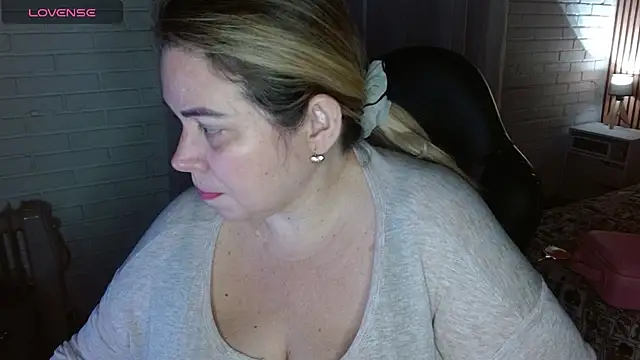 Snapshot of Bella_Savati_1 chatting on May 2026 11:50:01 PM Bella Savati 1 online show from May 2026 11:50:01 PM