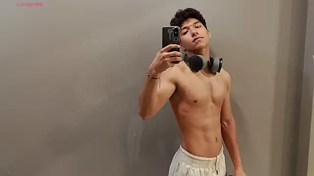 Maximiliano Young online show from July 2026 11:57:02 AM