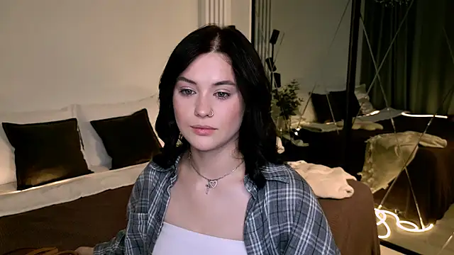 Snapshot of MurielGray chatting on June 2026 05:42:01 AM MurielGray online show from June 2026 05:42:01 AM