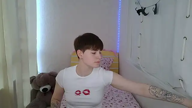 EmyHills online show from June 2026 02:38:01 PM