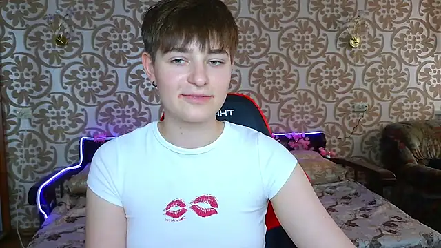 EmyHills online show from July 2026 04:32:02 PM