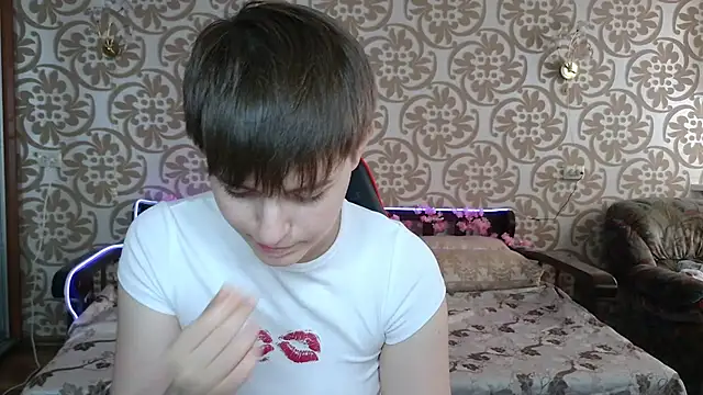EmyHills online show from July 2026 02:41:02 PM