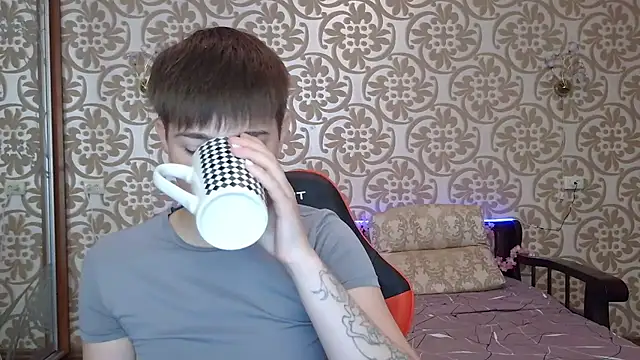 EmyHills online show from August 2026 07:45:02 PM