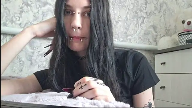 KrissyHiott online show from June 2026 04:13:01 AM