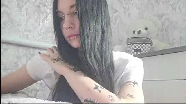 KrissyHiott online show from June 2026 04:10:02 AM