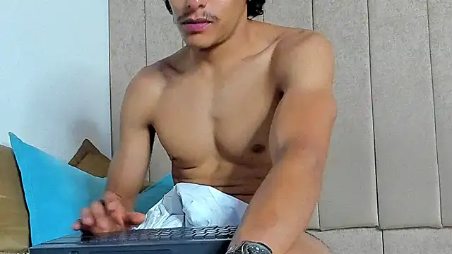 Snapshot of tommyhot7 chatting on July 2026 10:53:01 AM tommyhot7 online show from July 2026 10:53:01 AM