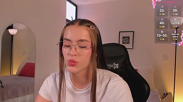 LizzyColins online show from June 2026 06:56:01 PM
