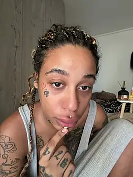 Kira nyxx online show from July 2026 12:22:02 PM