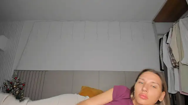 SofiClimbing online show from February 2026 01:24:01 AM