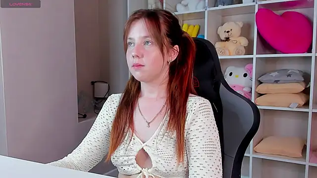 Snapshot of Violeta_Paul chatting on June 2026 09:03:02 AM Violeta Paul online show from June 2026 09:03:02 AM