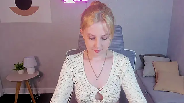 Snapshot of Violeta_Paul chatting on July 2026 12:57:02 AM Violeta Paul online show from July 2026 12:57:02 AM