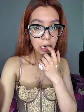 Snapshot of Nana-Komatsu chatting on July 2026 06:27:01 AM Nana-Komatsu online show from July 2026 06:27:01 AM
