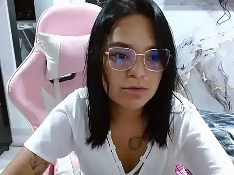 evelovee25 online show from June 2026 12:12:02 AM