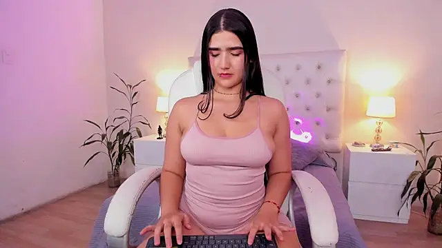 Tiffanny Gomez online show from June 2026 07:18:02 PM