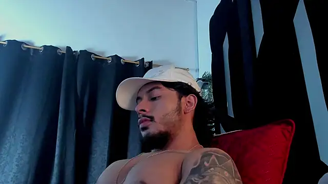 Snapshot of Justin_WhiteJS chatting on July 2026 01:07:01 AM Justin WhiteJS online show from July 2026 01:07:01 AM