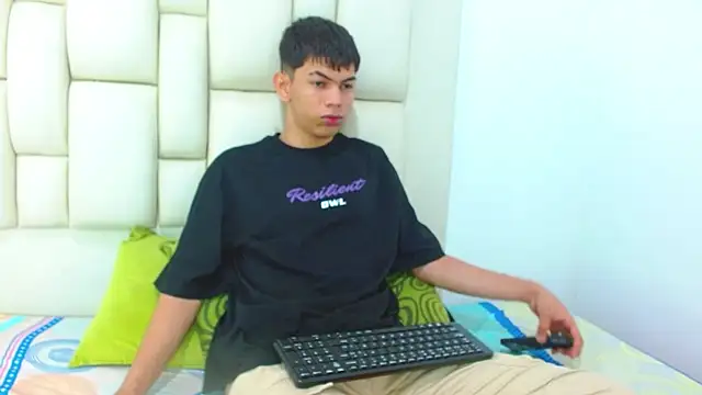 LoganNaughty online show from June 2026 12:41:01 PM