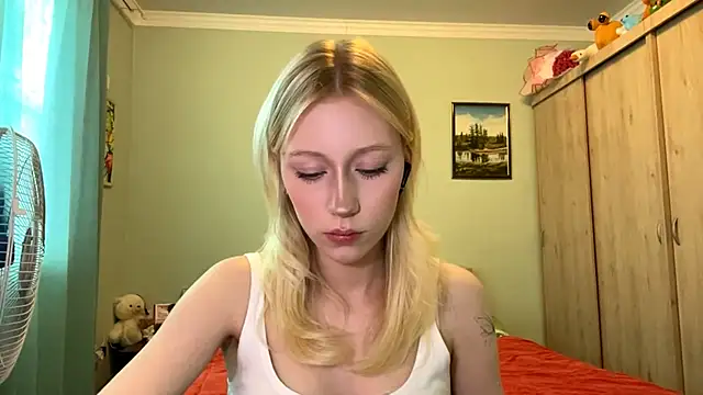 Snapshot of BossedFrog chatting on June 2026 02:21:02 PM BossedFrog online show from June 2026 02:21:02 PM